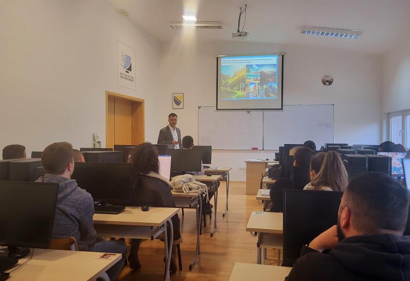 Adi Đukić podučava studente Turizma o online reputaciji